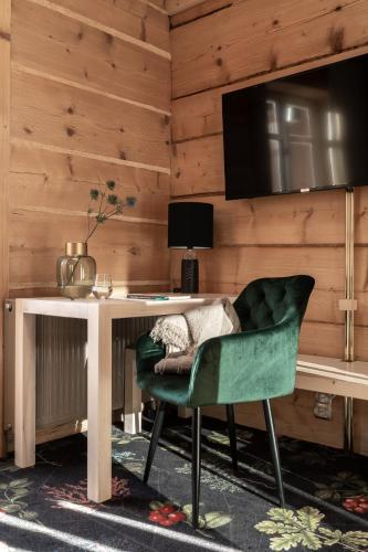 Deluxe Double Room with Balcony and Mountain View - Mezzanine