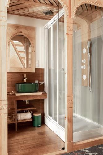Deluxe Double Room with Balcony and Mountain View - Mezzanine