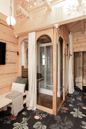 Deluxe Double Room with Balcony and Mountain View - Mezzanine
