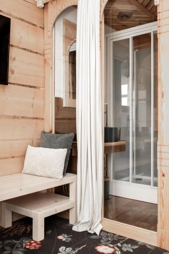 Deluxe Double Room with Balcony and Mountain View - Mezzanine