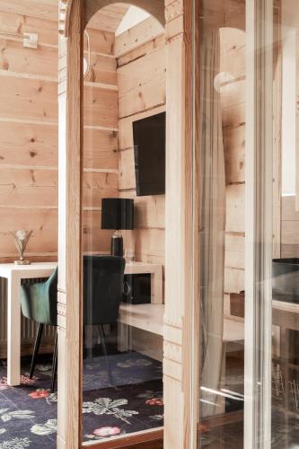 Deluxe Double Room with Balcony and Mountain View - Mezzanine