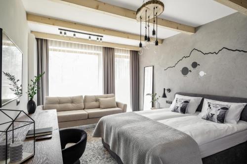 Family Room with Terrace and Mountain View