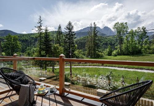 Family Room with Terrace and Mountain View