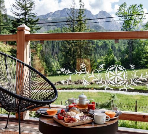 Family Room with Terrace and Mountain View