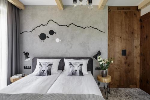 Family Room with Mountain View