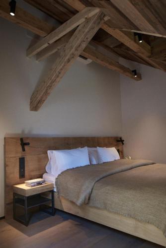 Wooden Double Room with Mountain View
