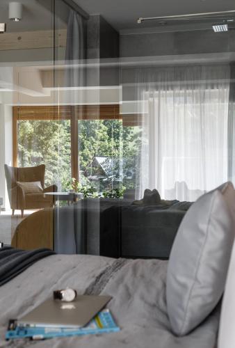 Premium Family Room with Mountain View