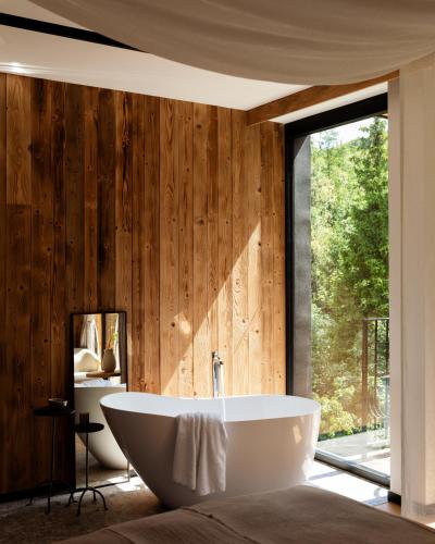 Deluxe Double Room with Bath