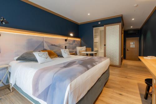 Signature Room