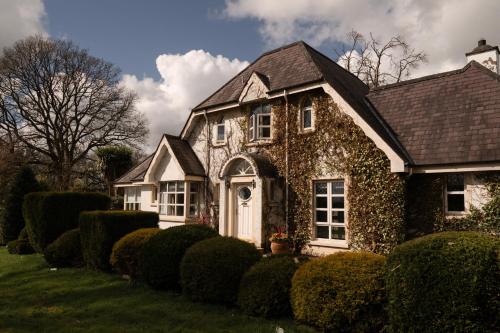 The Oaks Residence
