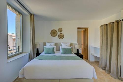 Deluxe Junior Suite with terrace and spa access
