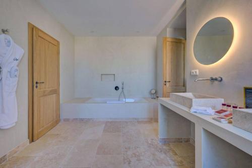 Deluxe Junior Suite with terrace and spa access