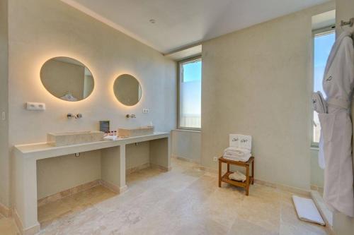 Deluxe Junior Suite with terrace and spa access