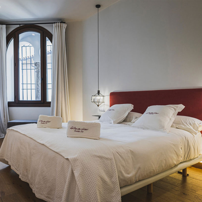 Junior Suite Deluxe Column