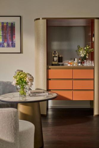 Corner Deluxe King Room