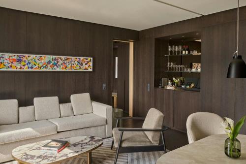 One-Bedroom Panorama King Suite with City View