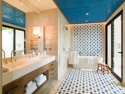 Suite with Garden View