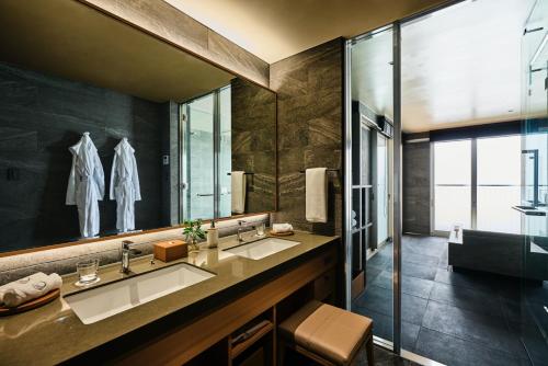 Deluxe Twin Room with Forest View
