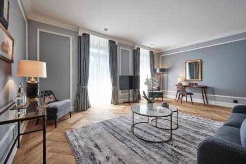Family Deluxe Suite (2 connecting rooms)