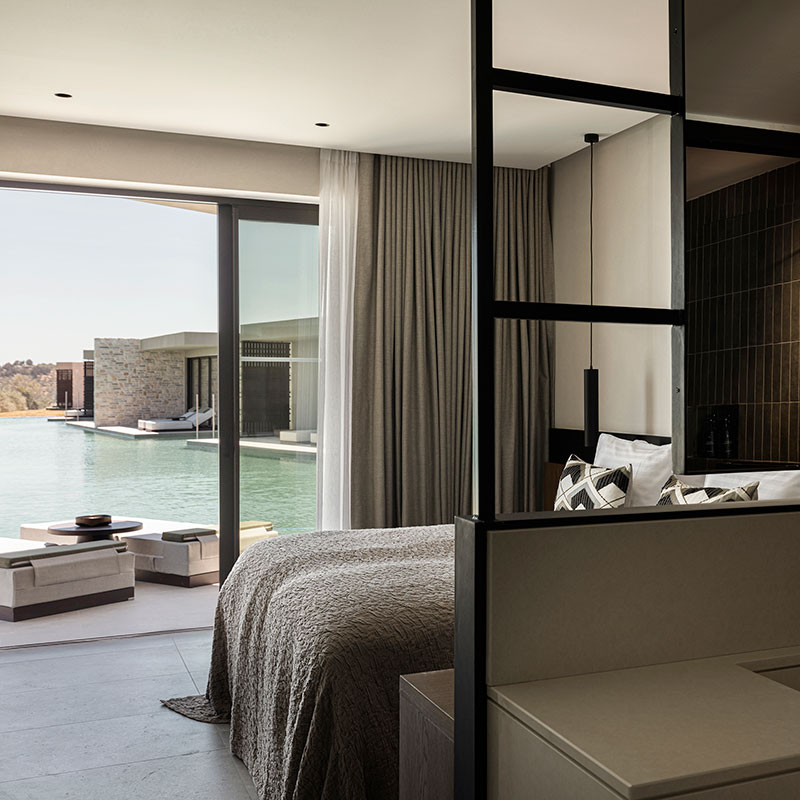 Superior Swim-Up Suite