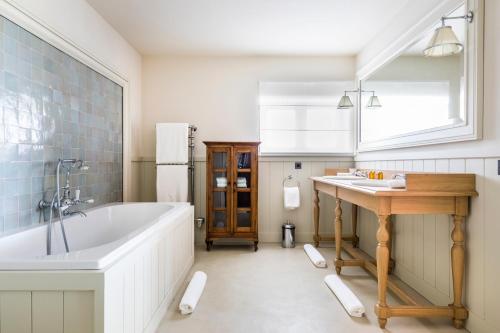 Queen Room – Disability Access