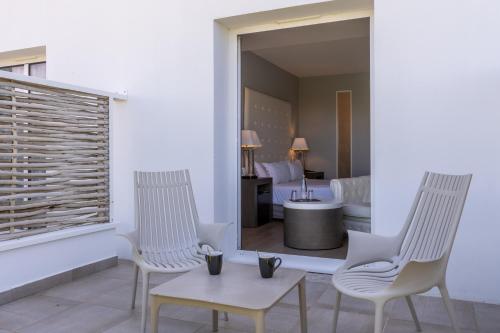 Family Room with Garden View