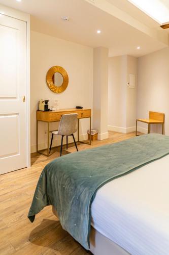 Suite with City View
