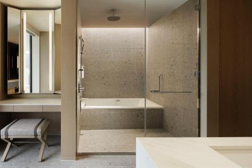 One-Bedroom Panorama Suite - Club Lounge Access