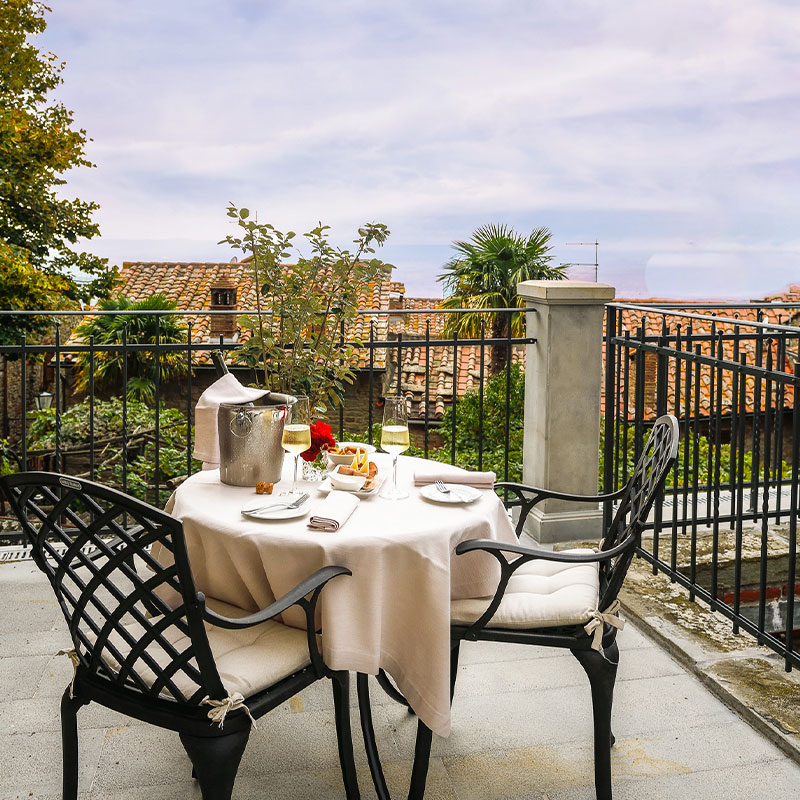 Deluxe Cortona's Roofs with Balcony