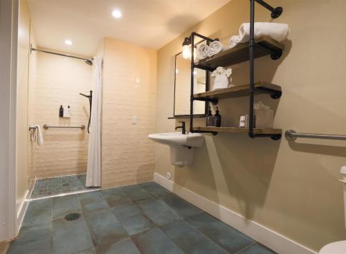Queen Room with Pool View