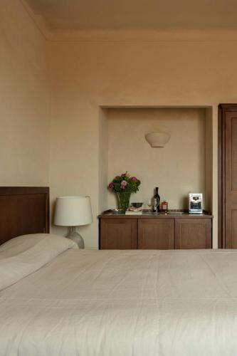 Colettine Queen Room