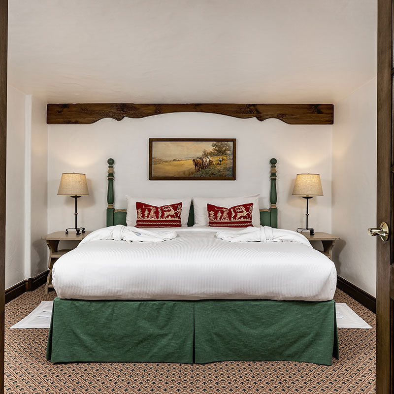 Golden Peak 2 Bedroom Suite Bi Level