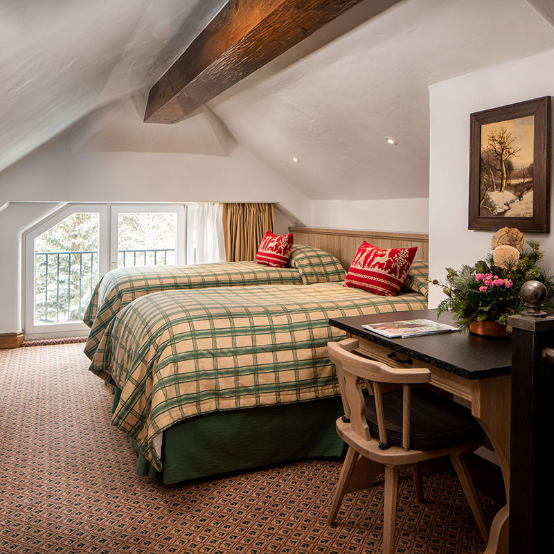 Golden Peak 2 Bedroom Suite Bi Level