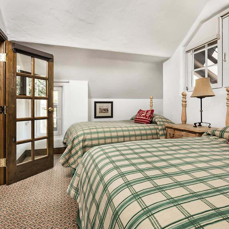Golden Peak 2 Bedroom Suite 1 Level