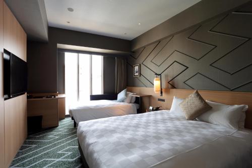 Standard Queen Room with Sofa Bed - Non-Smoking (3 adults)