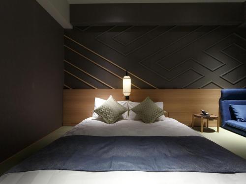 Moderate Queen Room Japanese-Style with Sofa Bed- Non Smoking (3 adults)
