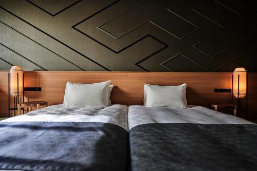 Deluxe Twin Room Japanese Western Style with Extra Bed - Non Smoking (3 adults)