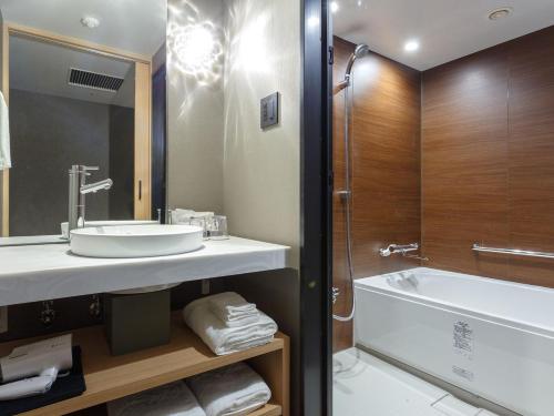 Connecting Room - Non Smoking (5 adults 1 twin room & 1 twin room with sofabed)