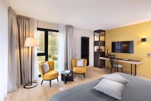 Modern Superior Double Room with Balcony