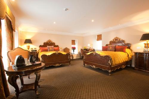 Superior Queen Room with Two Queen Beds
