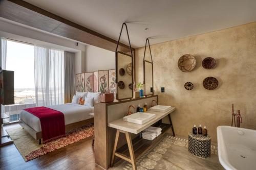 Large Artist Village Suite