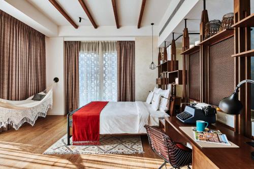Large Farmstay Suite with Museum View