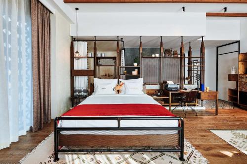 Large Farmstay Suite with Museum View