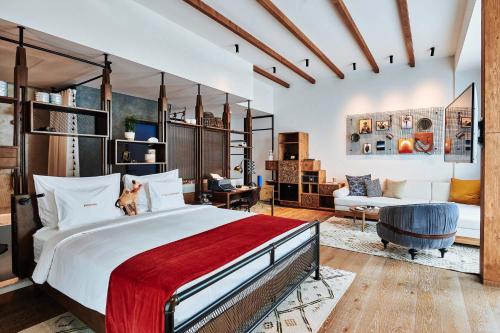 Large Farmstay Suite with Museum View