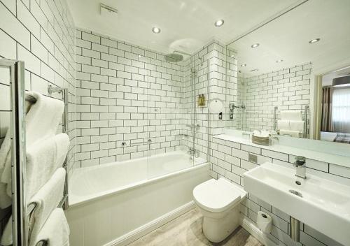 Deluxe Double Room (2 Adults + 1 Child)