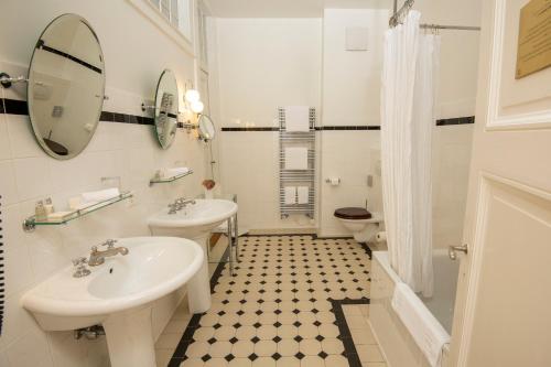 Deluxe Double Room with City View