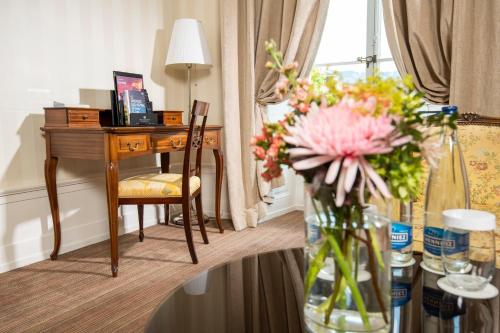 Deluxe Double Room with City View