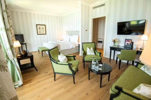 Junior Suite with Lake View