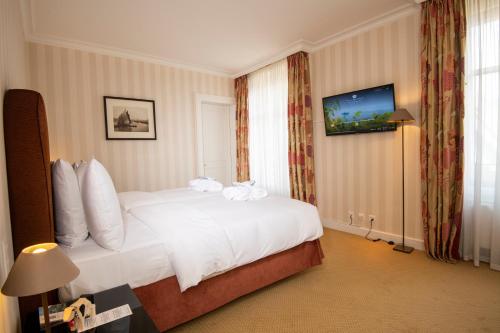 Executive Double Room - Lateral Lake View