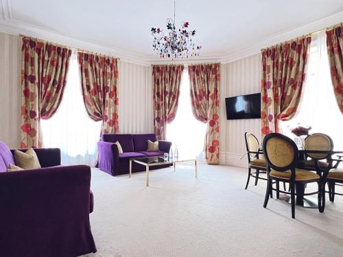 Suite with City View